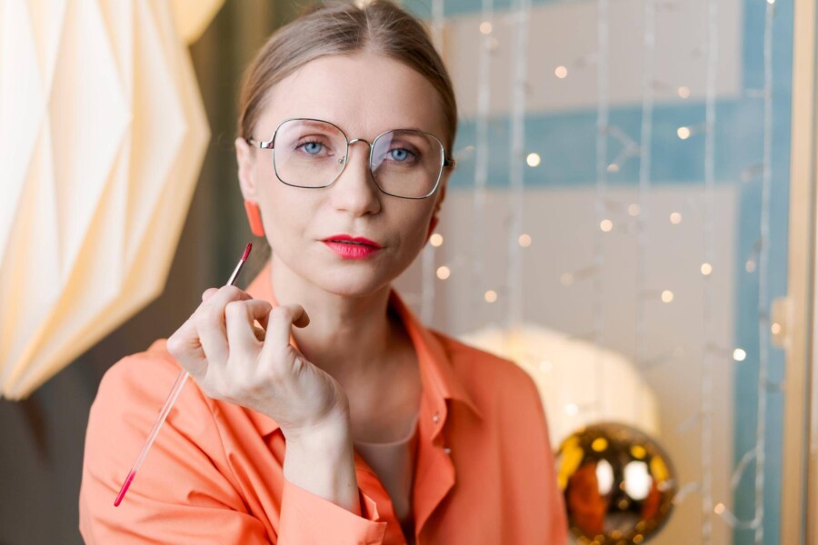Jak wybrać okulary damskie korekcyjne by czuć się komfortowo?
