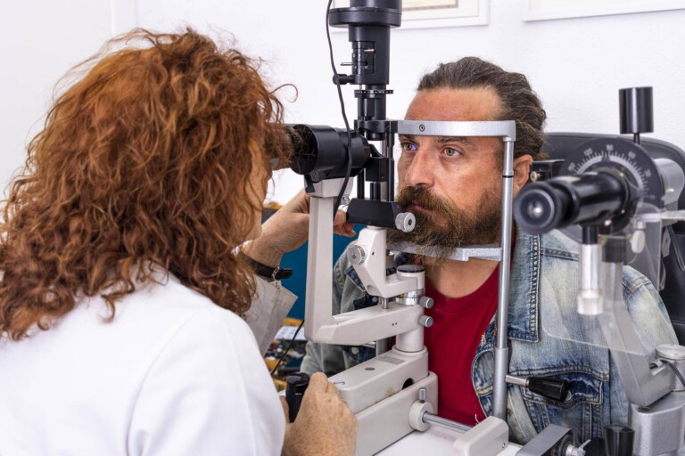 Jakie są różnice między optometrystą a okulistą?