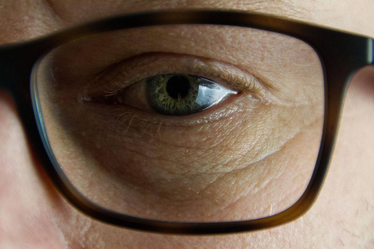 Jak rozpoznać źle dobrane okulary na co dzień?